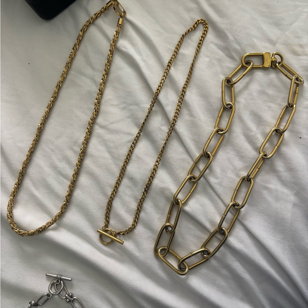 Bundle of three Vitaly chains